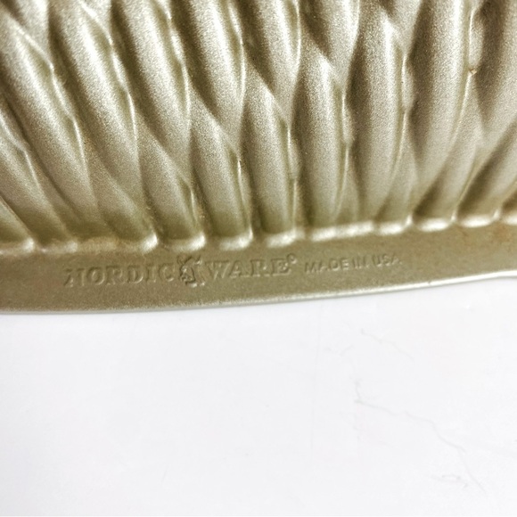 Nordic Ware Cornucopia Cast Aluminum Cake Pan - Picture 6 of 6